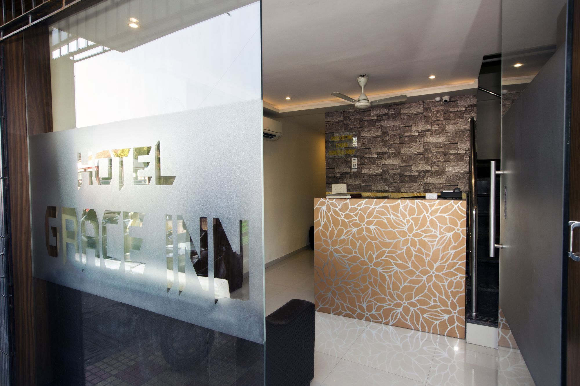 Hotel Grace Inn Bombaj Zewnętrze zdjęcie